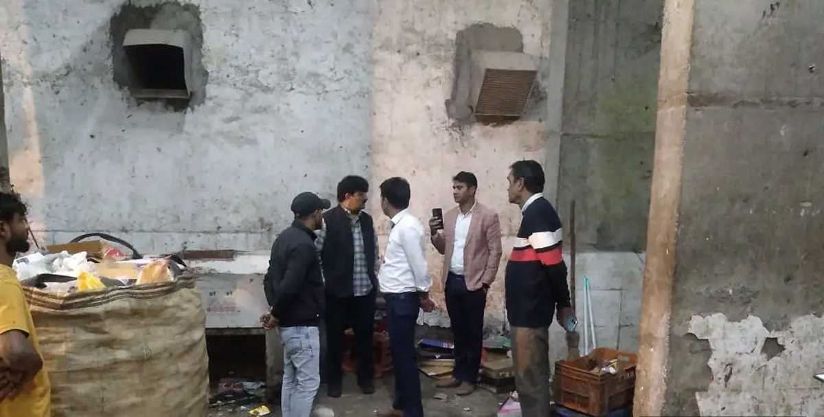 बिना शोधित सीवरेज को नाले में बहाने पर 6 बिल्डरों पर 30 लाख का लगा जुर्माना बिना शोधित सीवरेज को नाले में बहाने पर 6 बिल्डरों पर 30 लाख का लगा जुर्माना